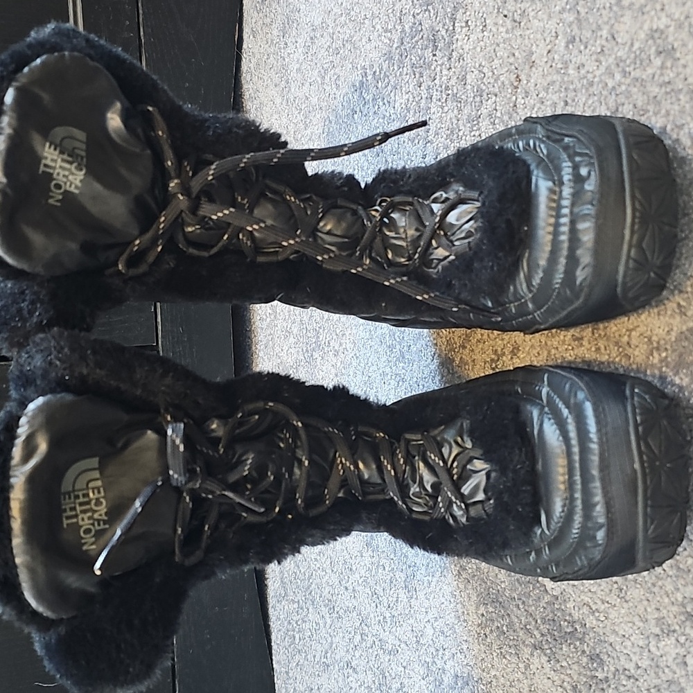 Women's The North Face Snow Boots sz 9